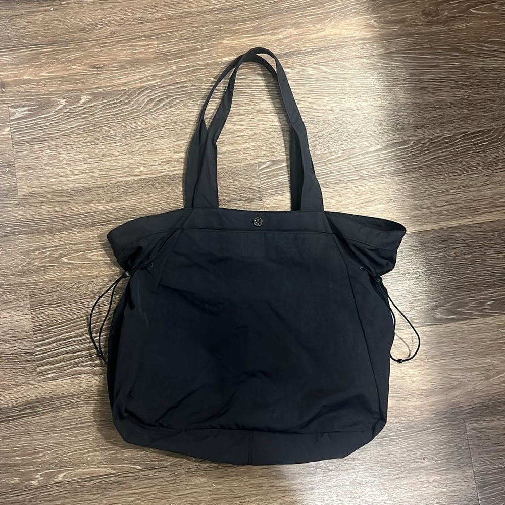 Lululemon Shopper 18L Black Tote Bag